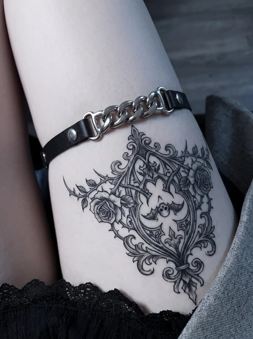 Chunky Link Leather Garter image 1